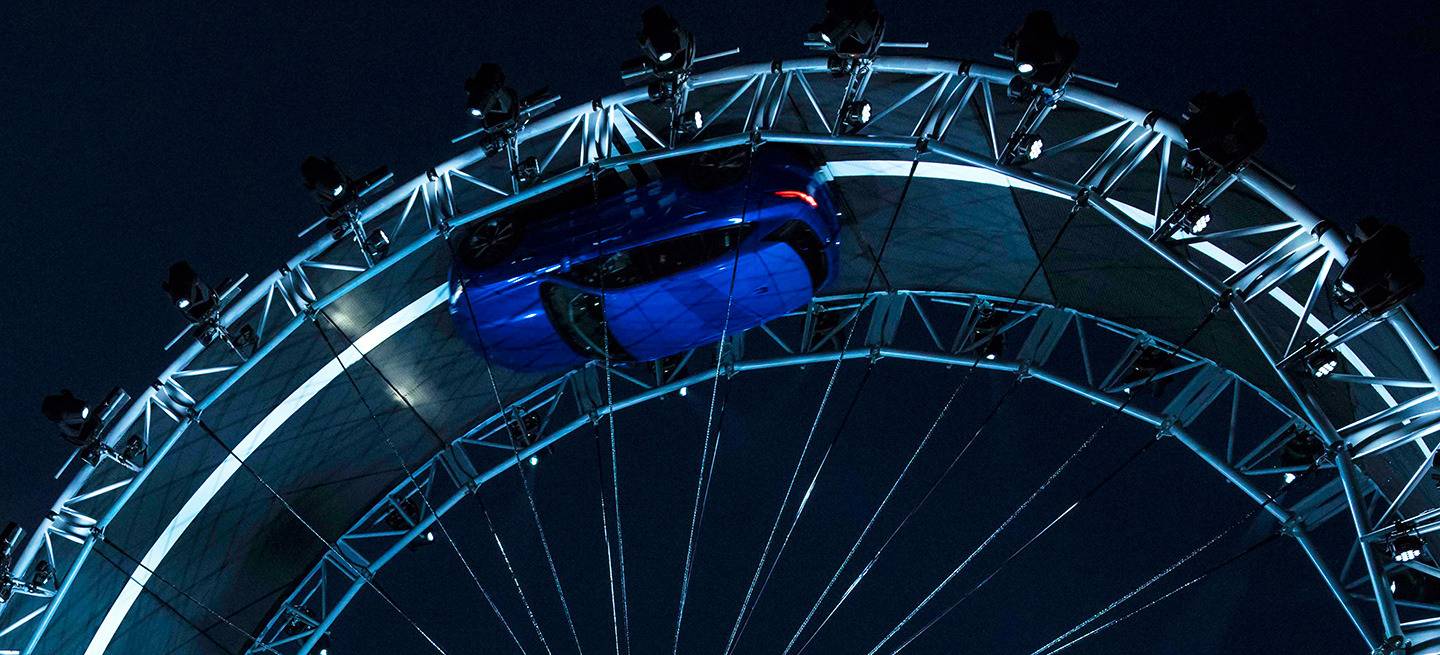 jaguar-f-pace-record-looping