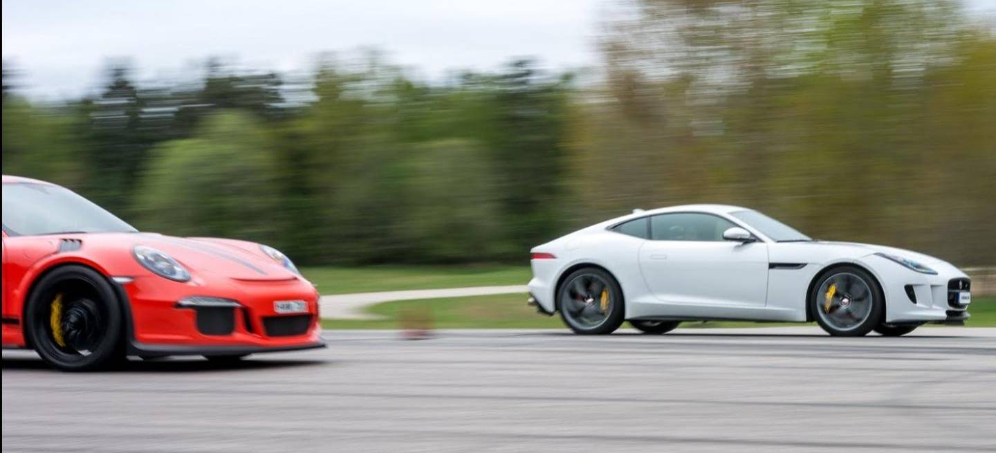 jaguar-f-type-r-porsche-911-gt3-rs-video-2016-00