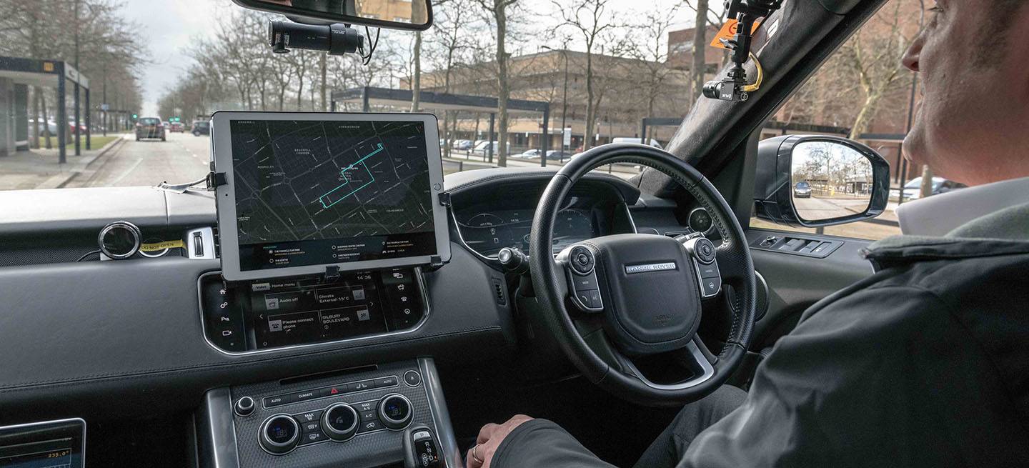 jaguar_land_rover_coches_aparcamiento_autonomo_02