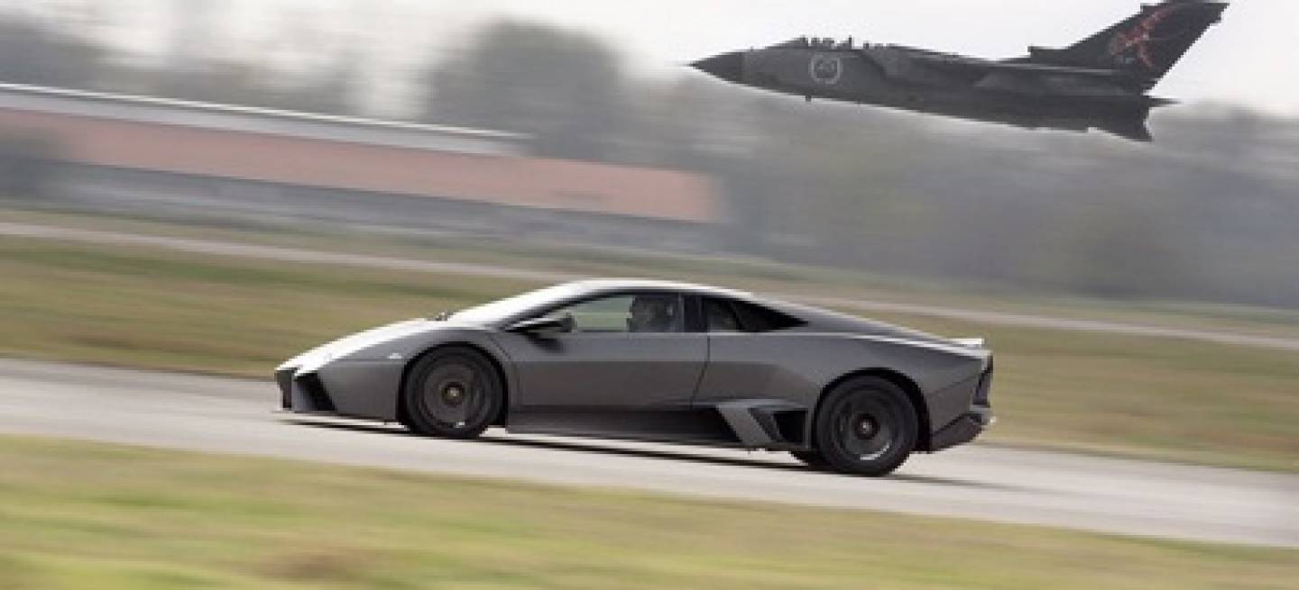 Lamborghini Reventón vs Panavia Tornado, cedió el gigante terrenal |  Diariomotor