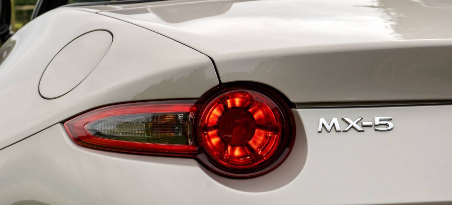 mazda-mx-5-2023-02-635a6c453eec7_1440x655c.jpg