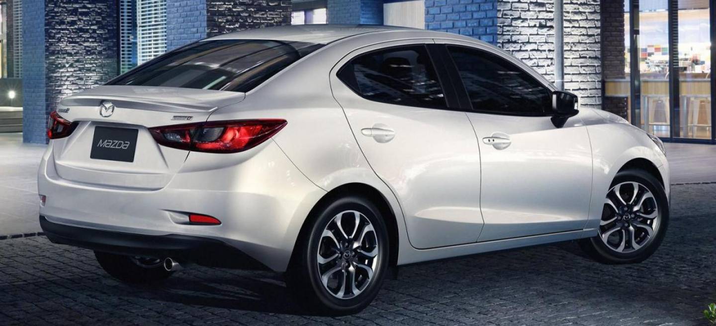 mazda2_sedan_2015_dm_8