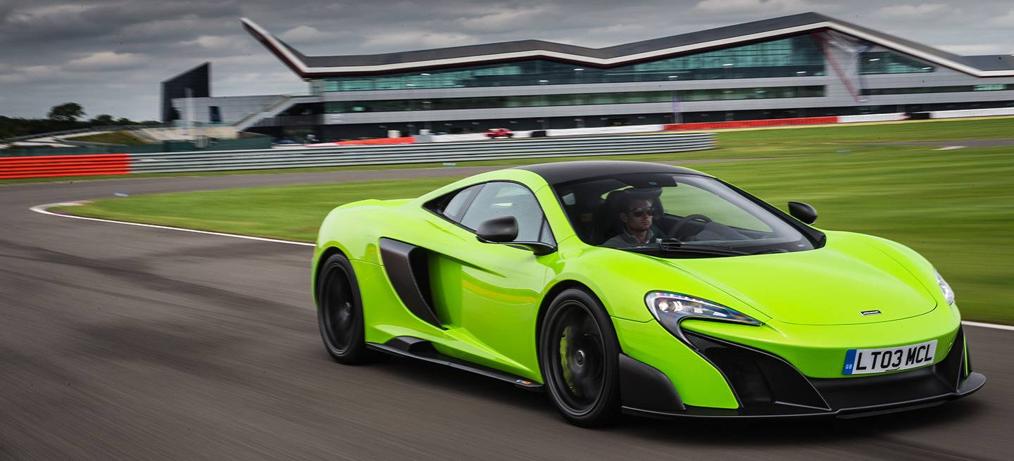 mclaren-675lt-burnout-modo-1440px