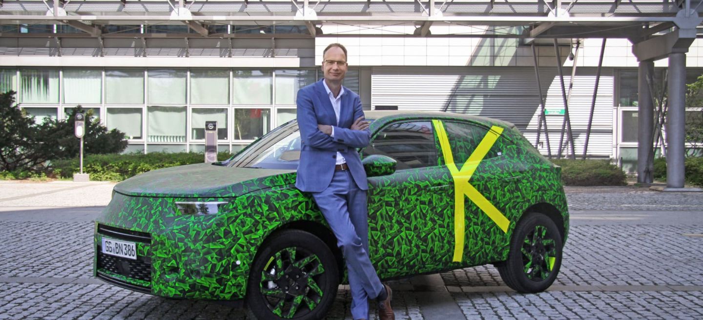 Michael Lohscheller Mit Dem Neuen Opel Mokka 511884 Michael Lohscheller Mit Dem Neuen Opel Mokka 511884