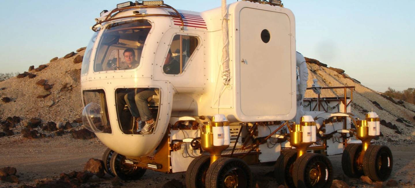 Small Pressurized Lunar Rover