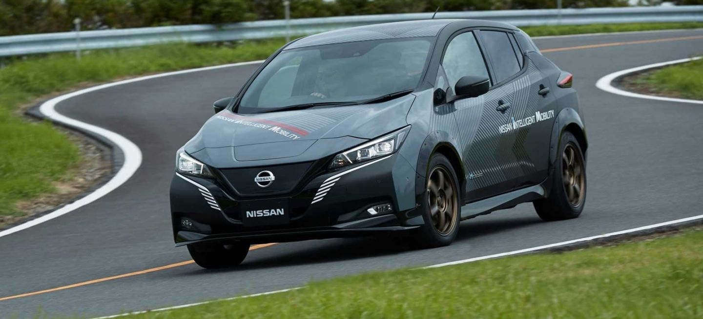 Nissan Leaf 4x4 1019 001 Nissan Leaf 4x4 1019 001