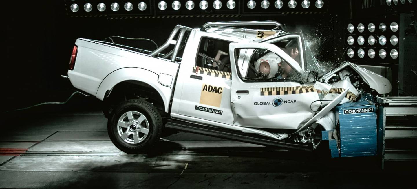 Nissan Np300 Crash Test Nissan Np300 Crash Test