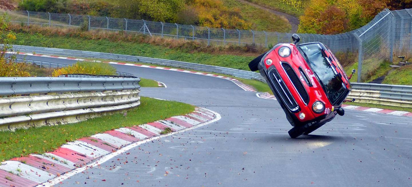 nurburgring-mini-dos-ruedas-video