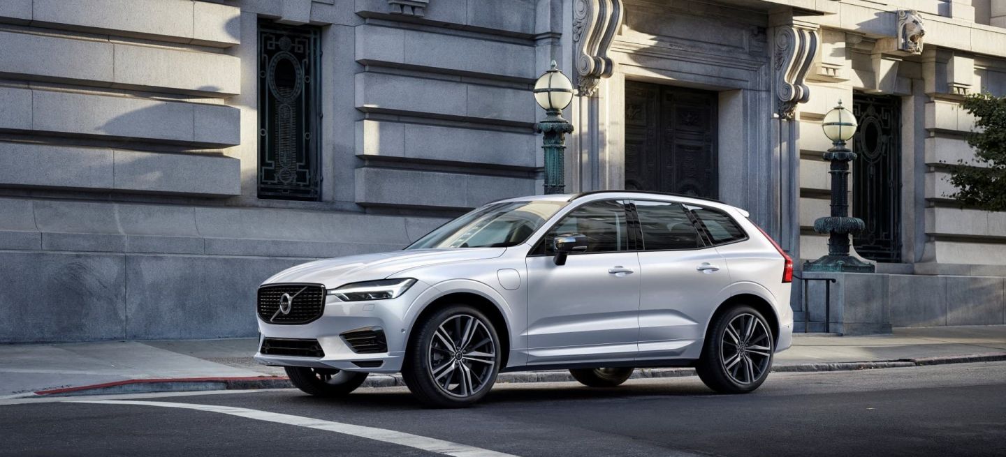 Xc60 Recharge Plug In Hybrid R Design, In Crystal White Pearl Xc60 Recharge Plug In Hybrid R Design, In Crystal White Pearl