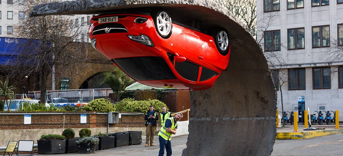 opel-corsa-escultura-londres-01-1440px