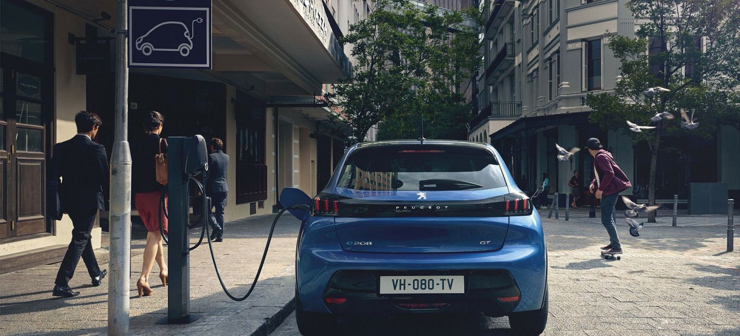 Peugeot E 208 2019 Azul Exterior 18 Peugeot E 208 2019 Azul Exterior 18