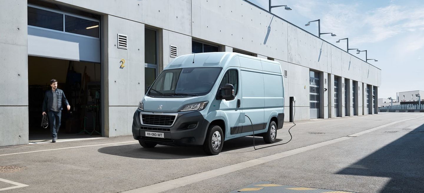 Peugeot E Boxer Furgoneta Electrica 01 Peugeot E Boxer Furgoneta Electrica 01