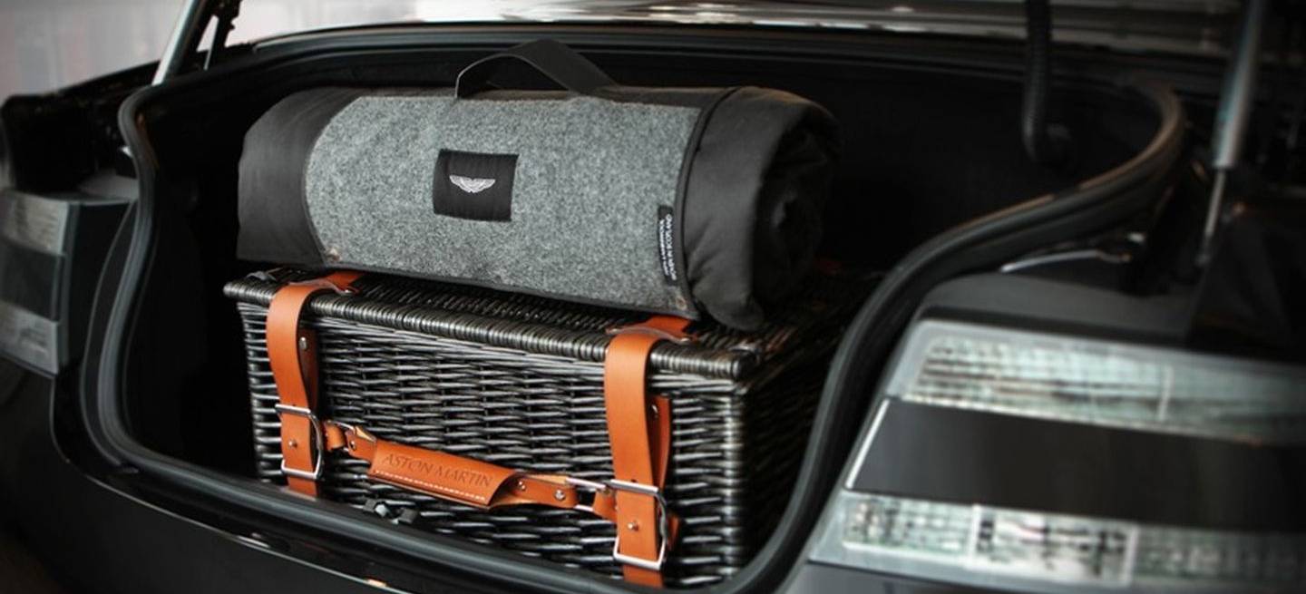picnic-aston-martin-9