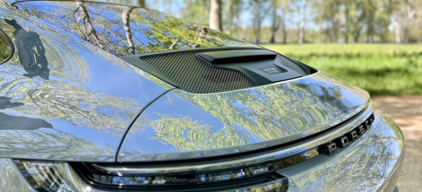 porsche-911-gt3-touring-28-1067106-scaled_1440x655c.jpg