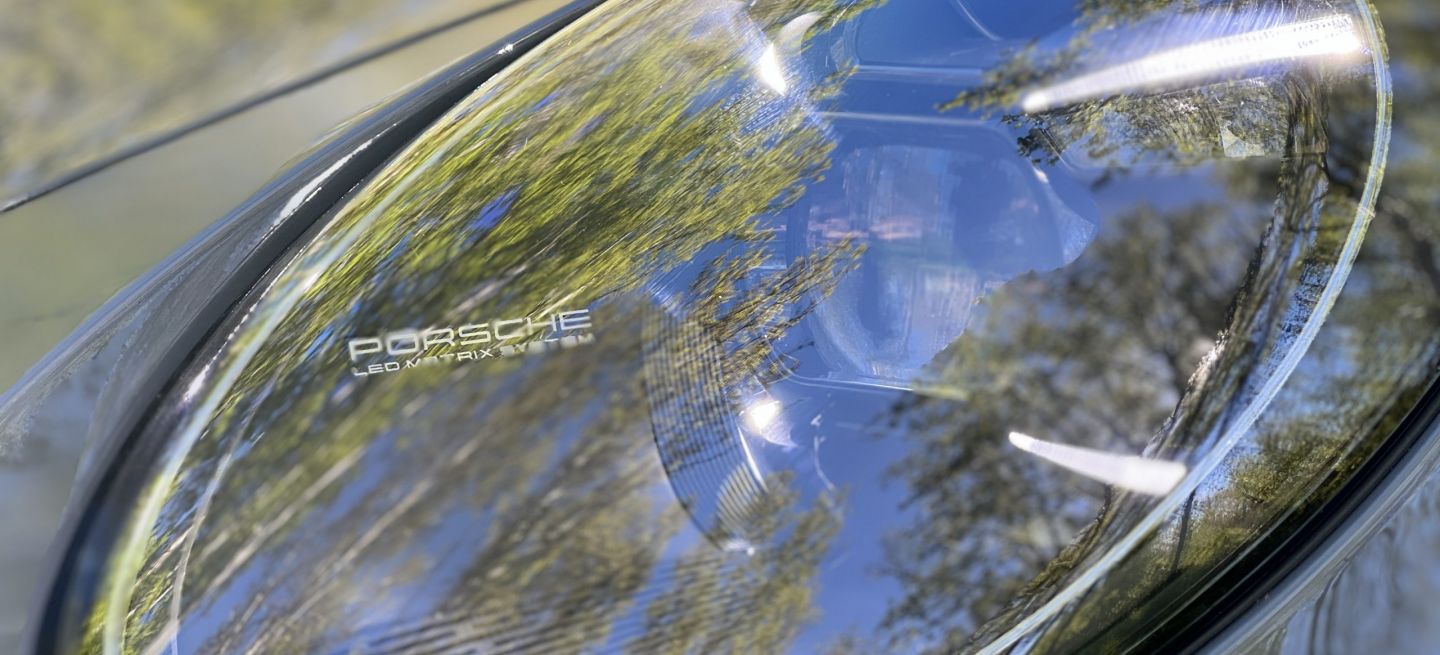 porsche-911-gt3-touring-faro-1067087-scaled_1440x655c.jpg
