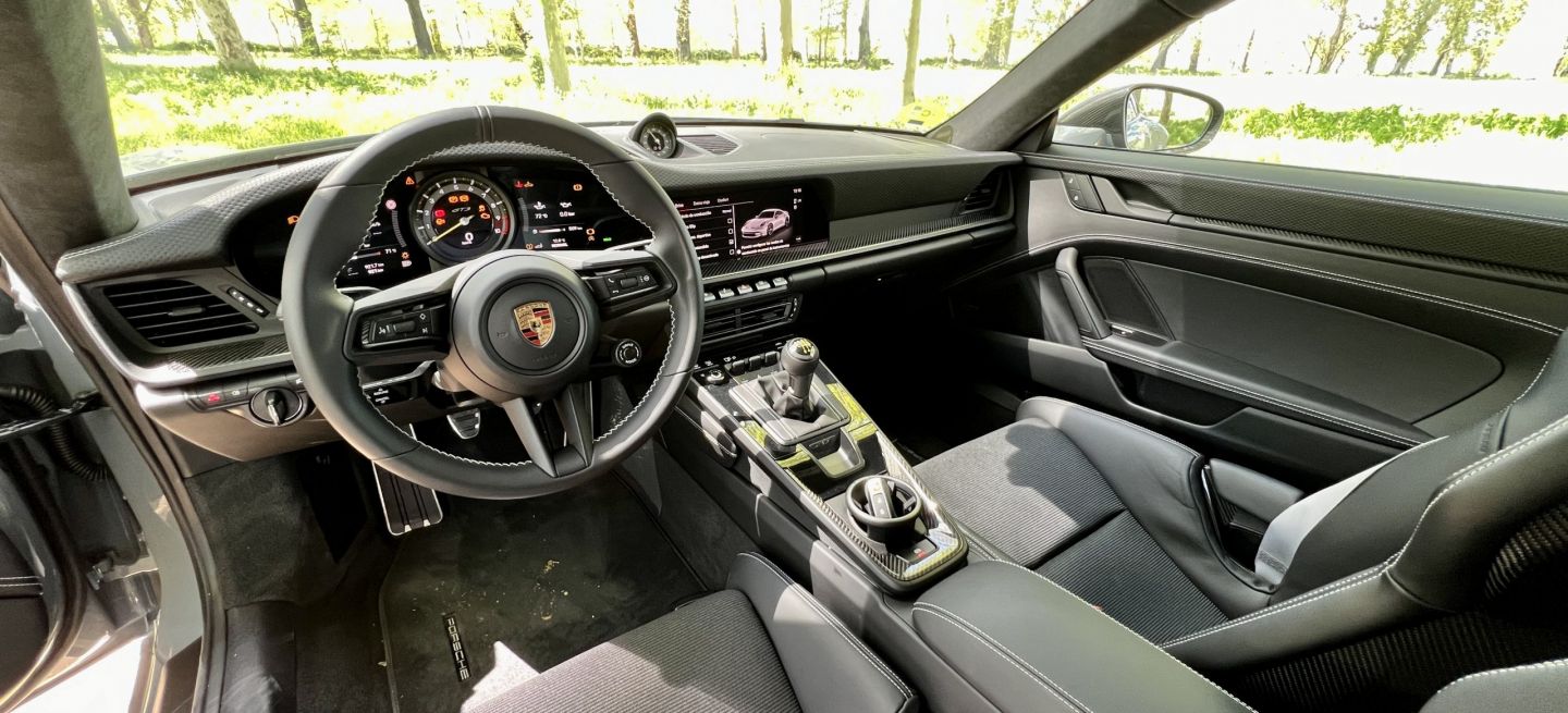 porsche-911-gt3-touring-interior-1067232-scaled_1440x655c.jpg