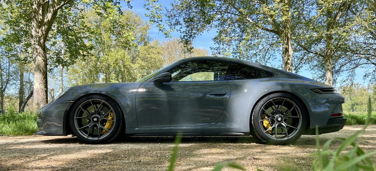 porsche-911-gt3-touring-vista-lateral-1067208-scaled_1440x655c.jpg