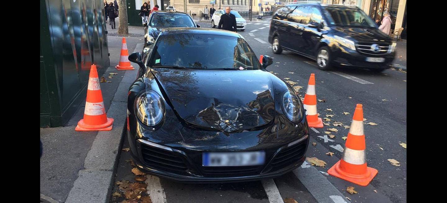porsche-911-mal-aparcado-paris