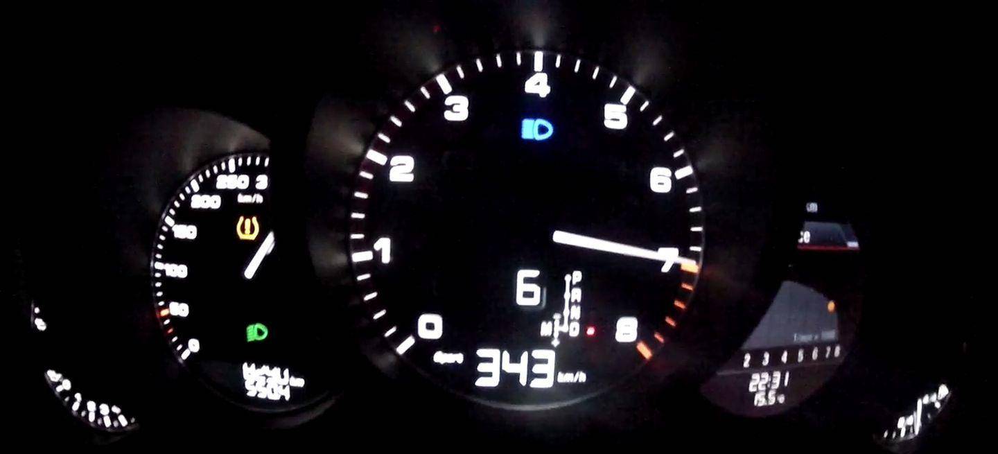 bufanda Bolos A bordo Vídeo: a 343 km/h con el meteórico Porsche 911 Turbo S Exclusive Series |  Diariomotor