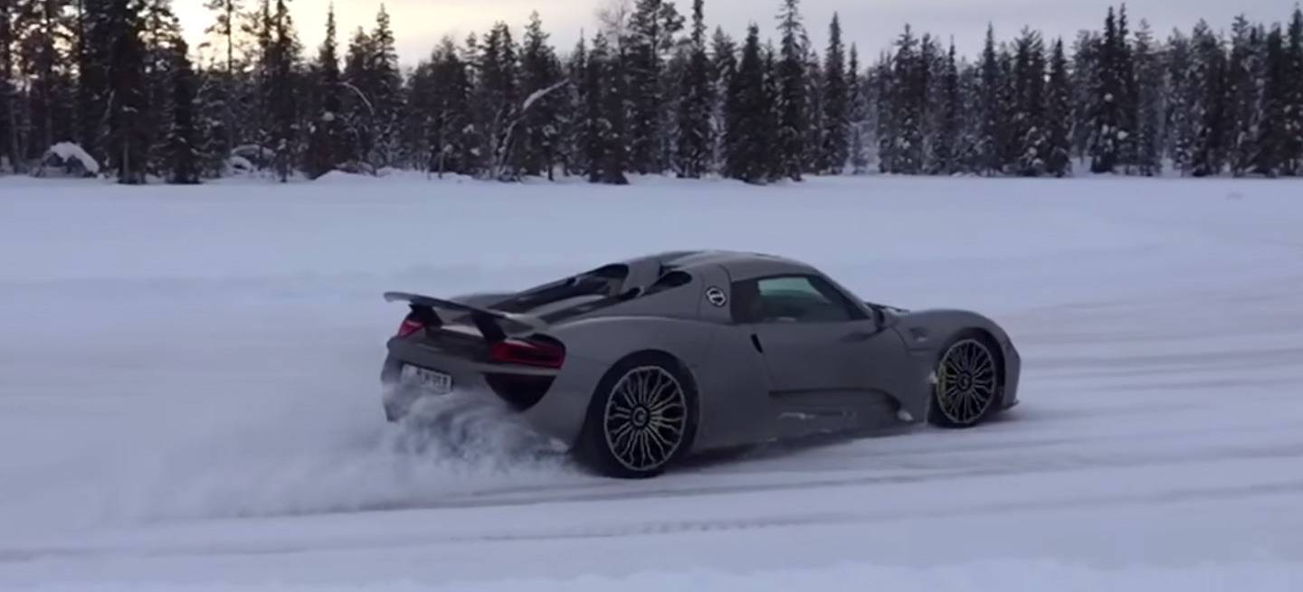 porsche-918-spyder-video-nieve-hielo-1440px
