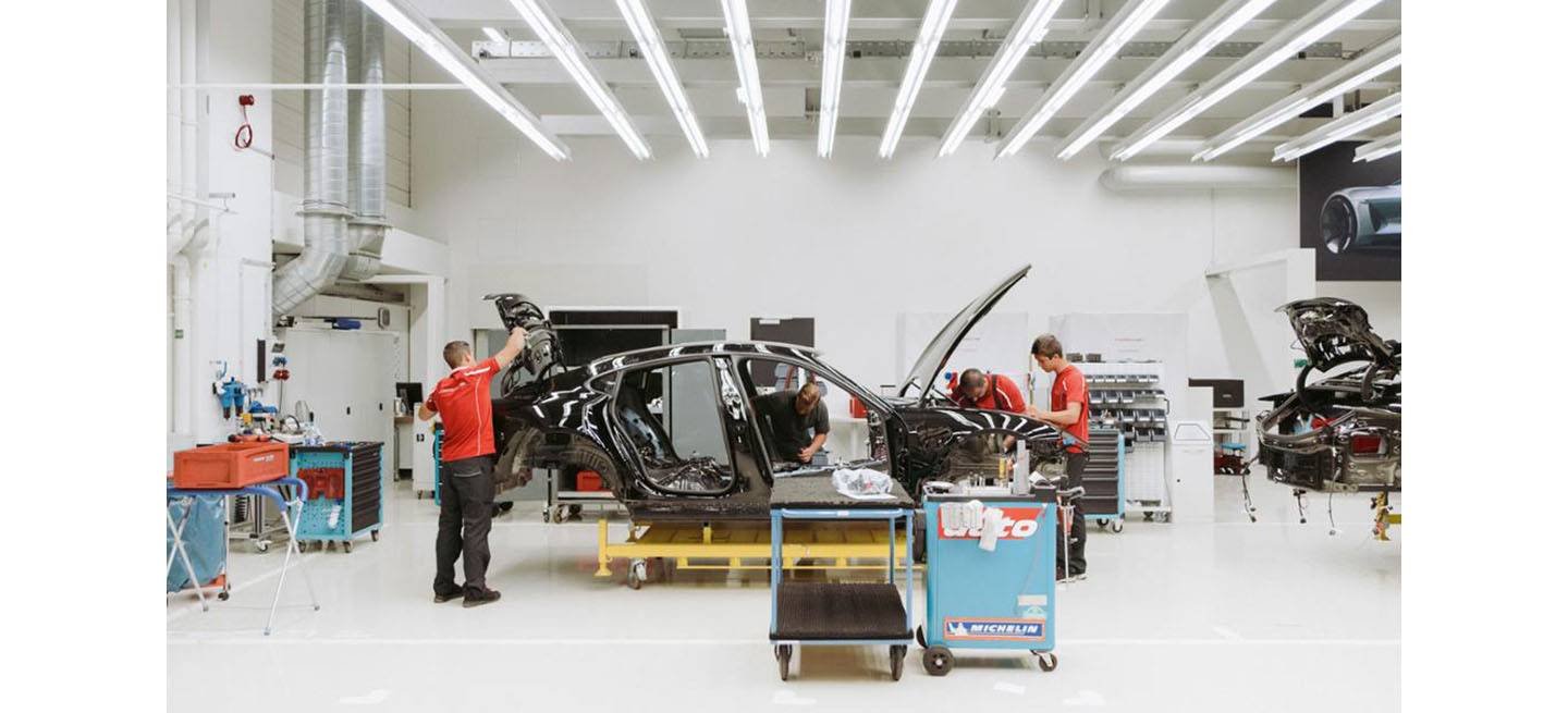porsche_mission_e_maleteros_07