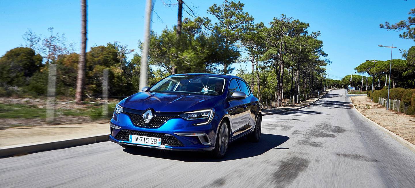 renault-fluence-megane-sedan-011