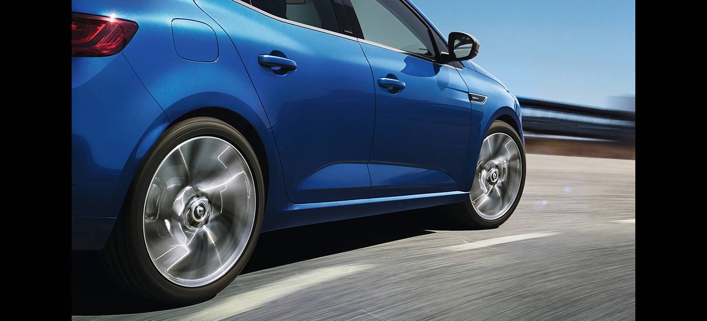 renault-megane-gt-2016-4control-01