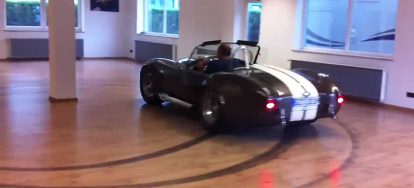 shelby-cobra-donuts-sobre-el-parque