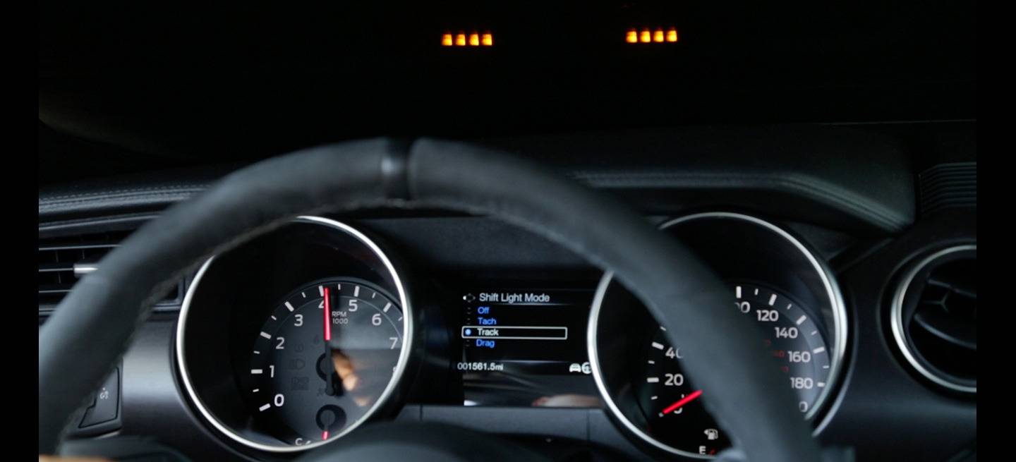 shelby-gt350-mustang-shift-light-06-1440px