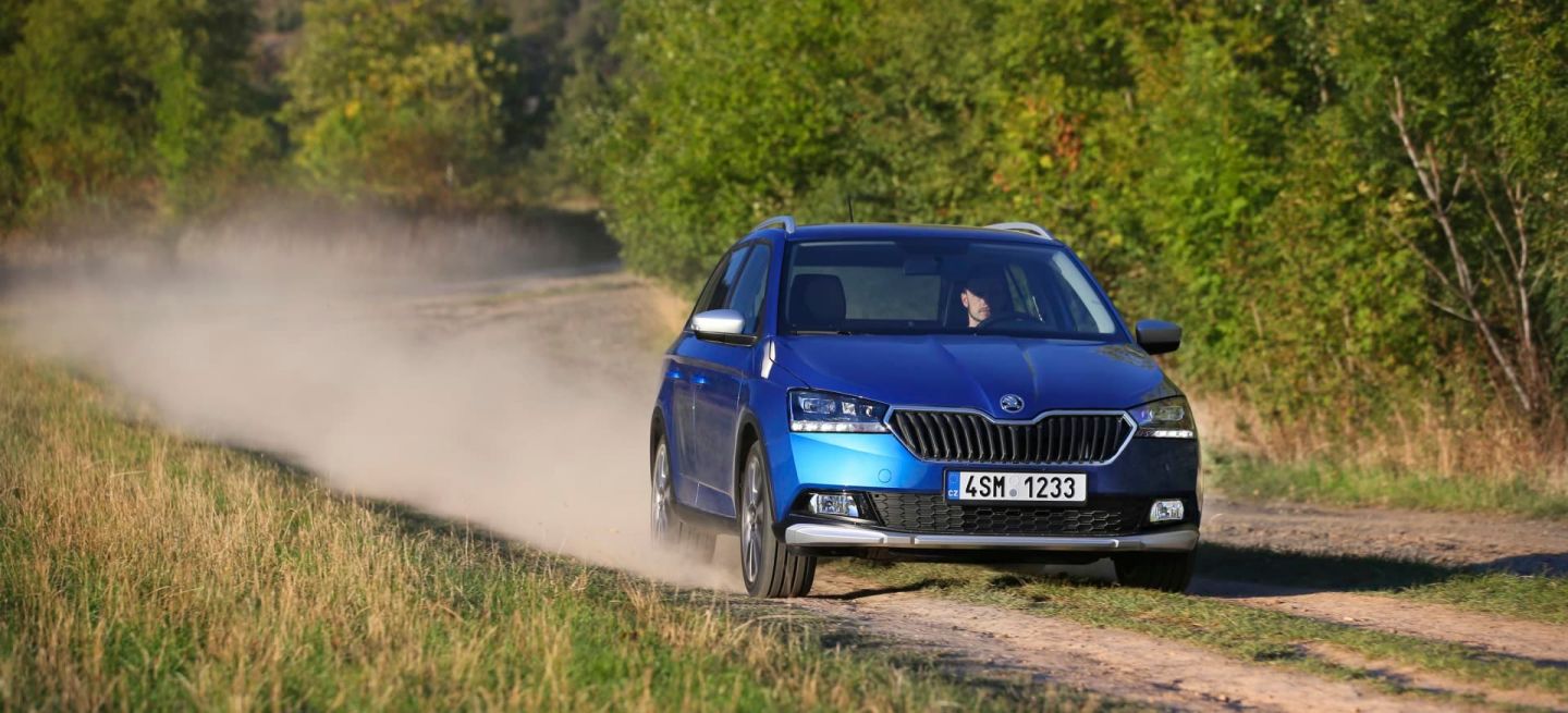 Skoda Fabia Scout Campo Offroad Azu Movimiento Skoda Fabia Scout Campo Offroad Azu Movimiento