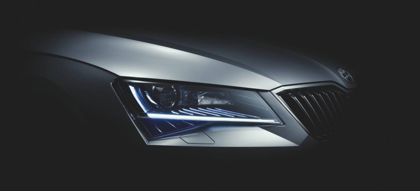 skoda_superb_faro_delantero_diesel