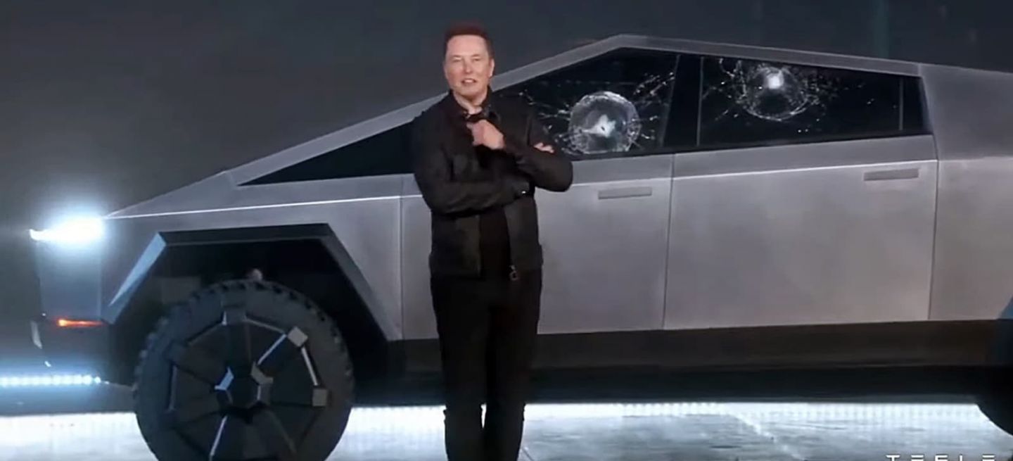 Tesla Cybertruck Cristales Blindados Rotos 1119 01 Tesla Cybertruck Cristales Blindados Rotos 1119 01