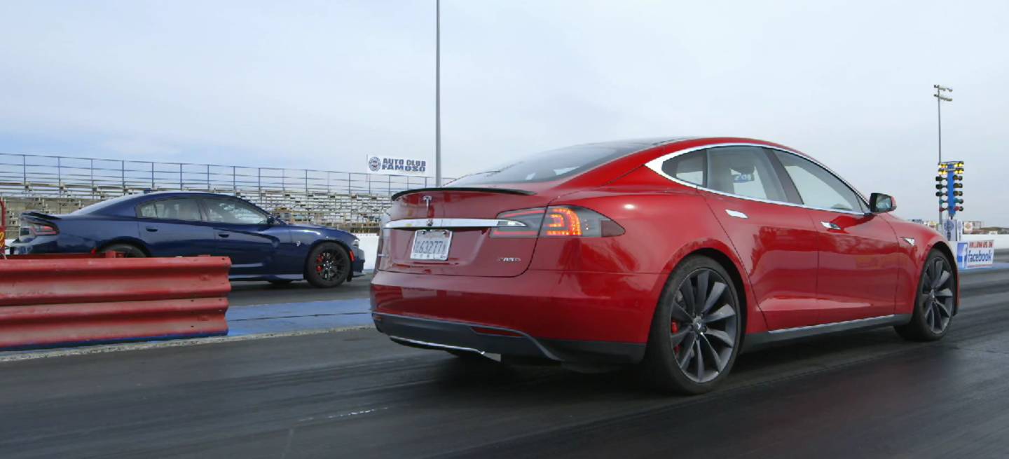 tesla-model-s-dodge-charger-srt-hellcat-300415-00