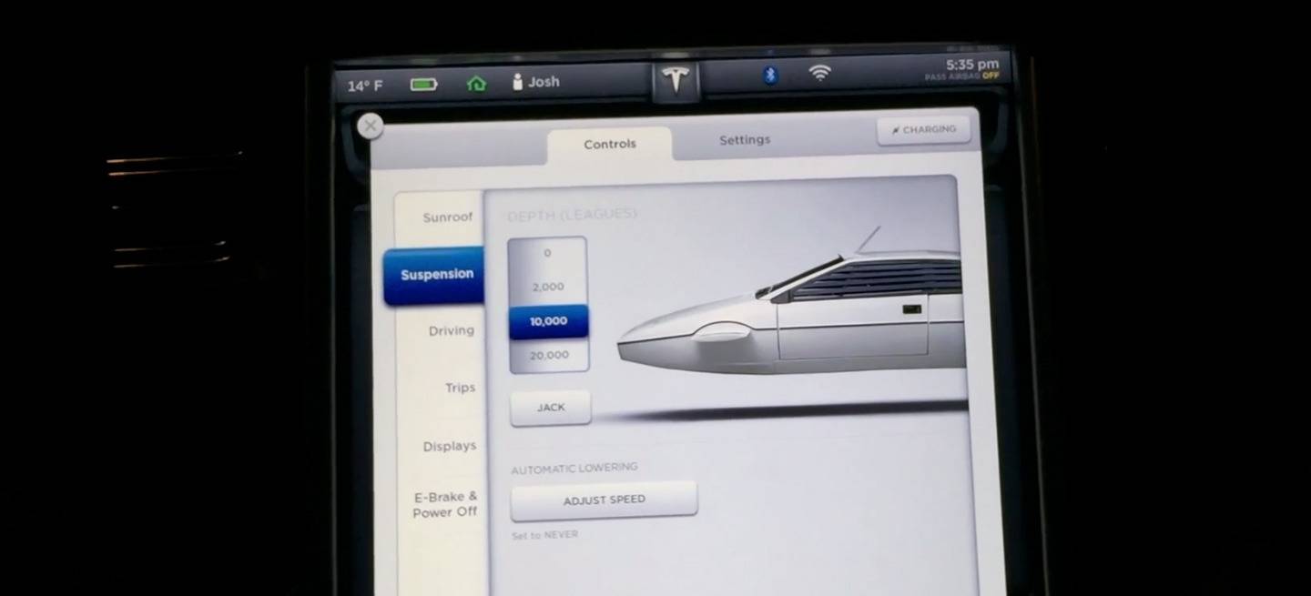 tesla-model-s-lotus-submarino-james-bond-1440px