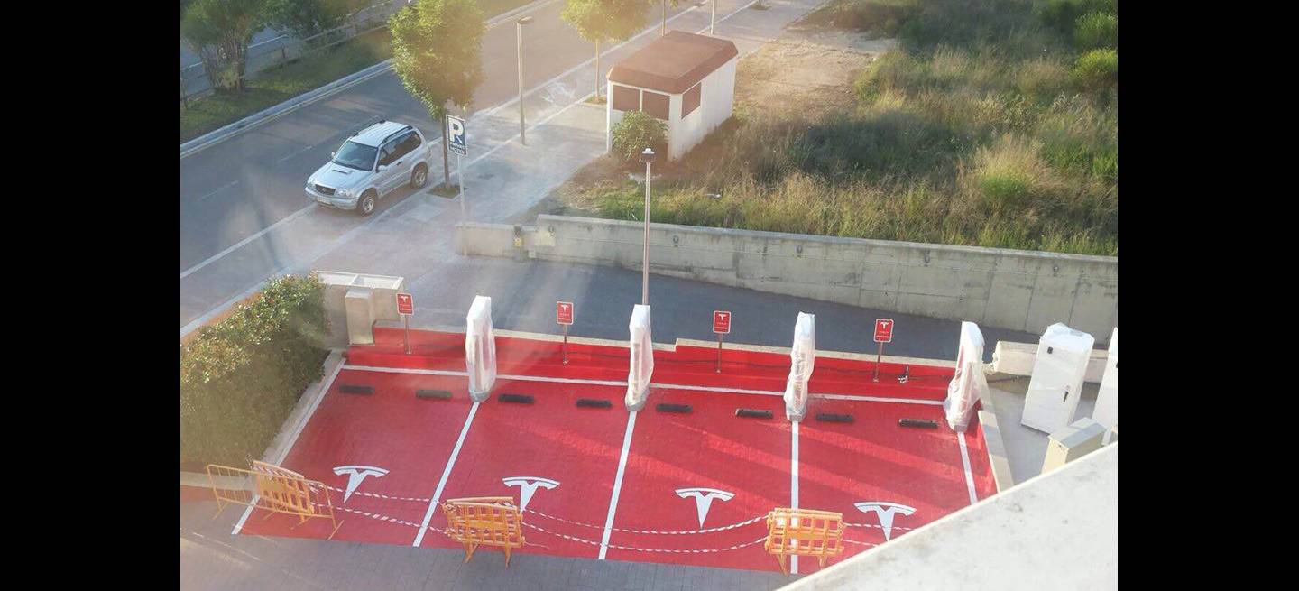 tesla-supercharger-girona-01-1440px