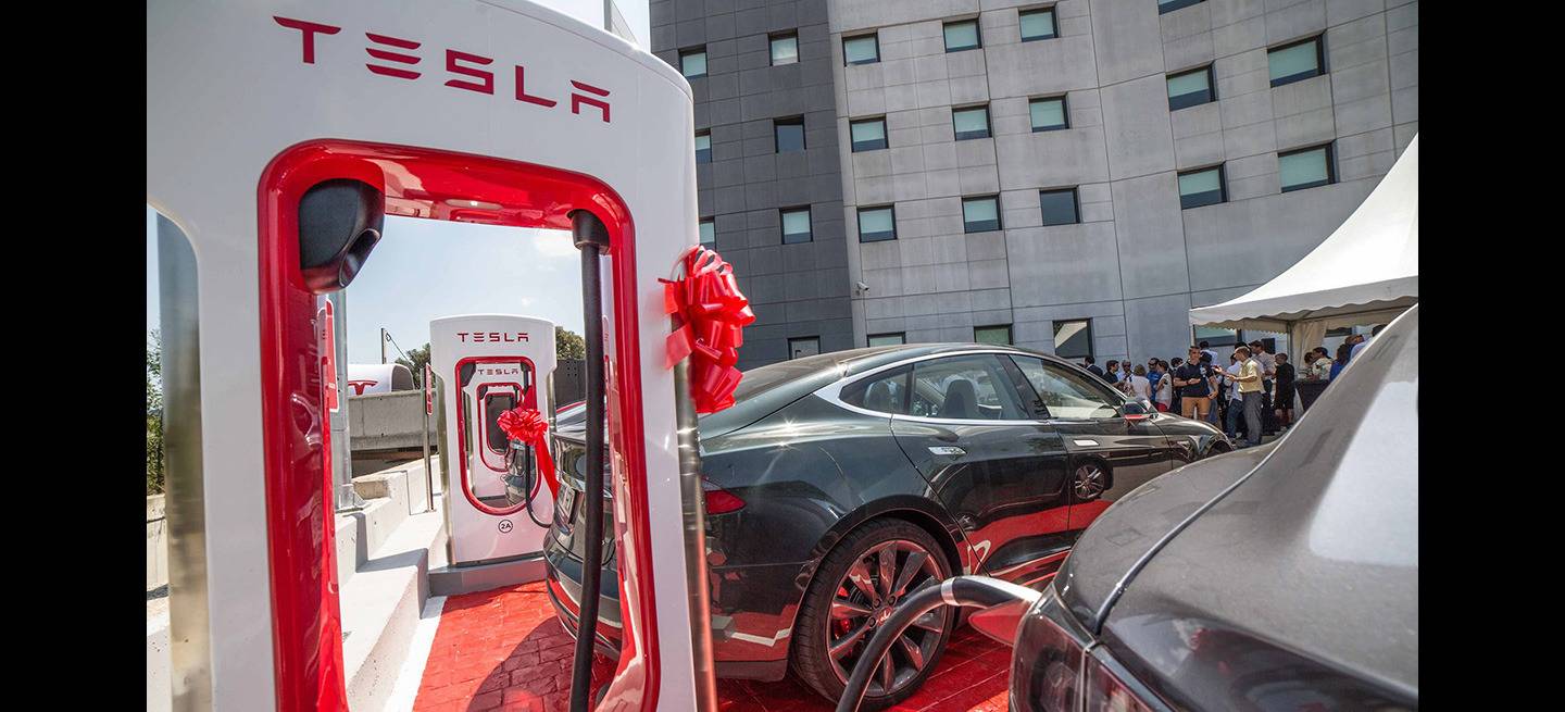 tesla-supercharger-girona-01
