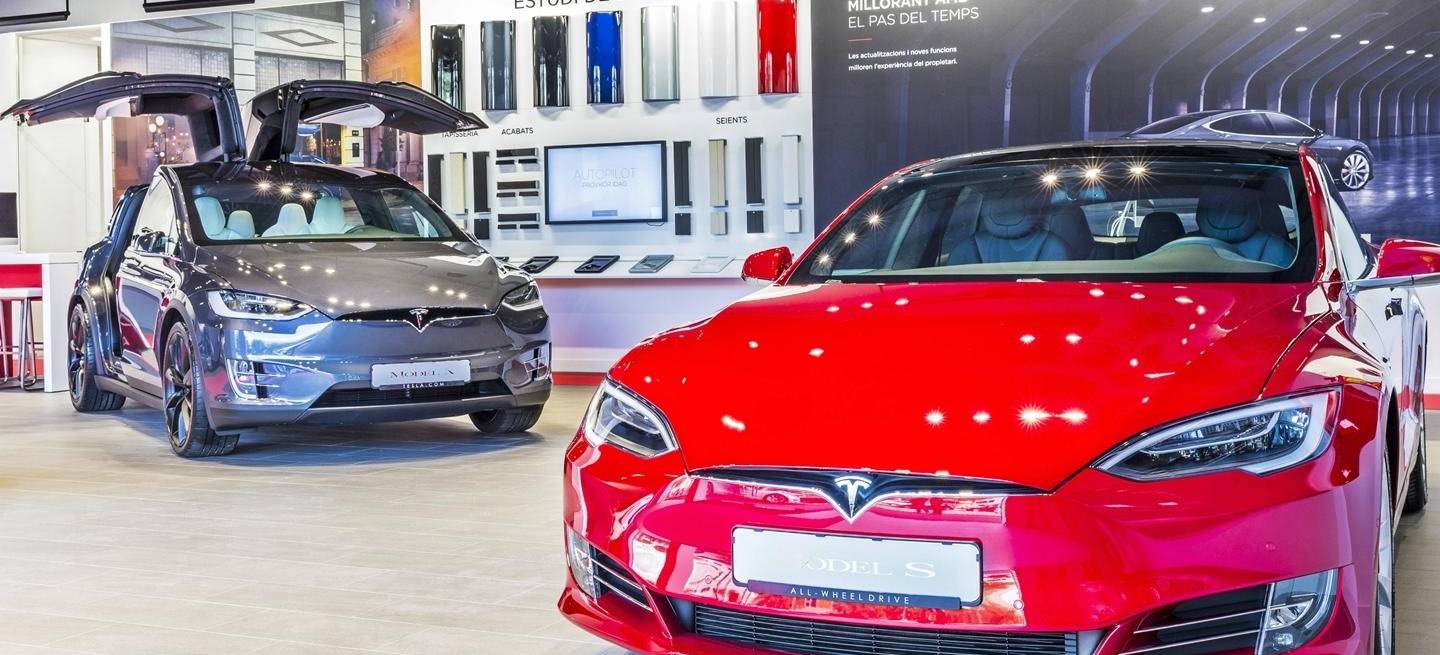 tesla-tienda-taller-0917-003