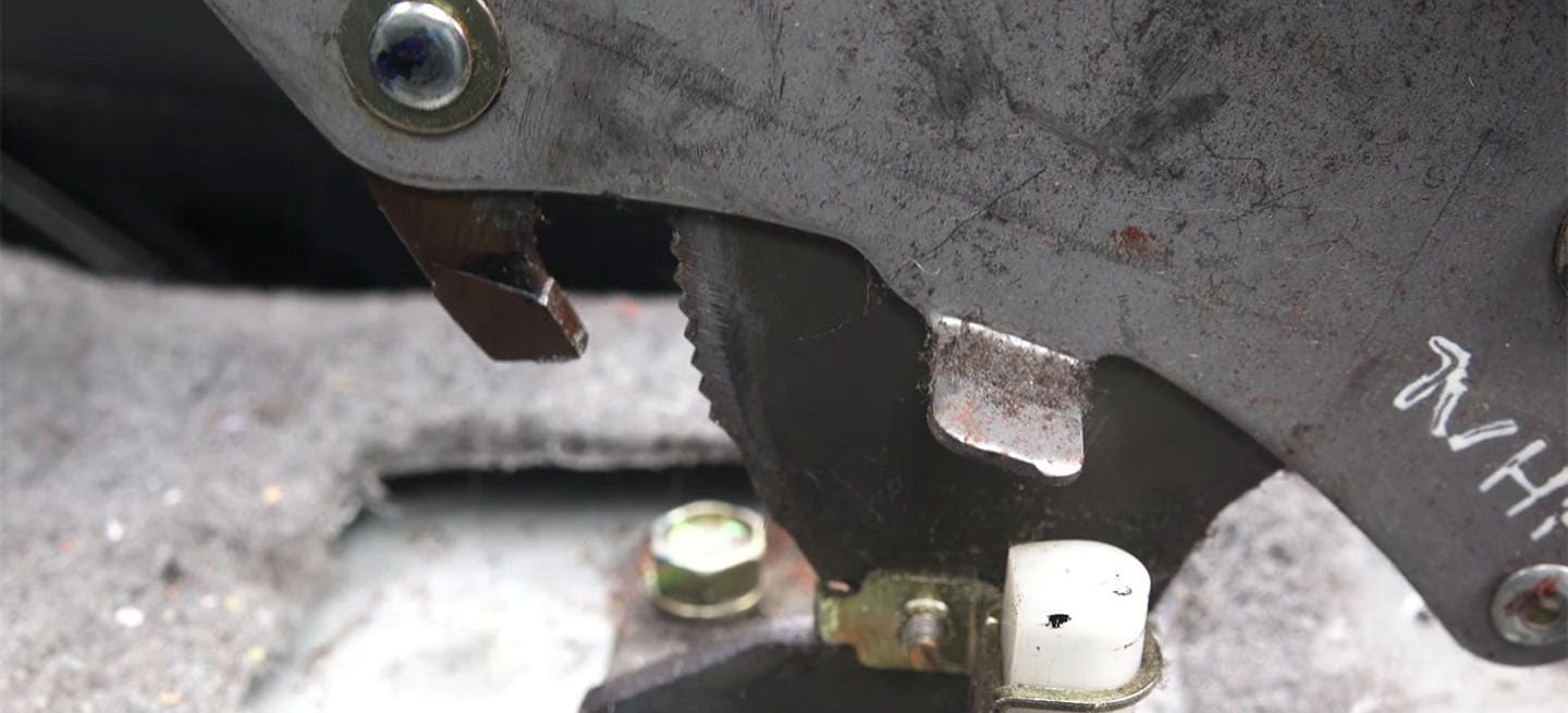 Como Poner El Freno De Mano Correctamente Por qué no debes tirar del freno de mano con violencia