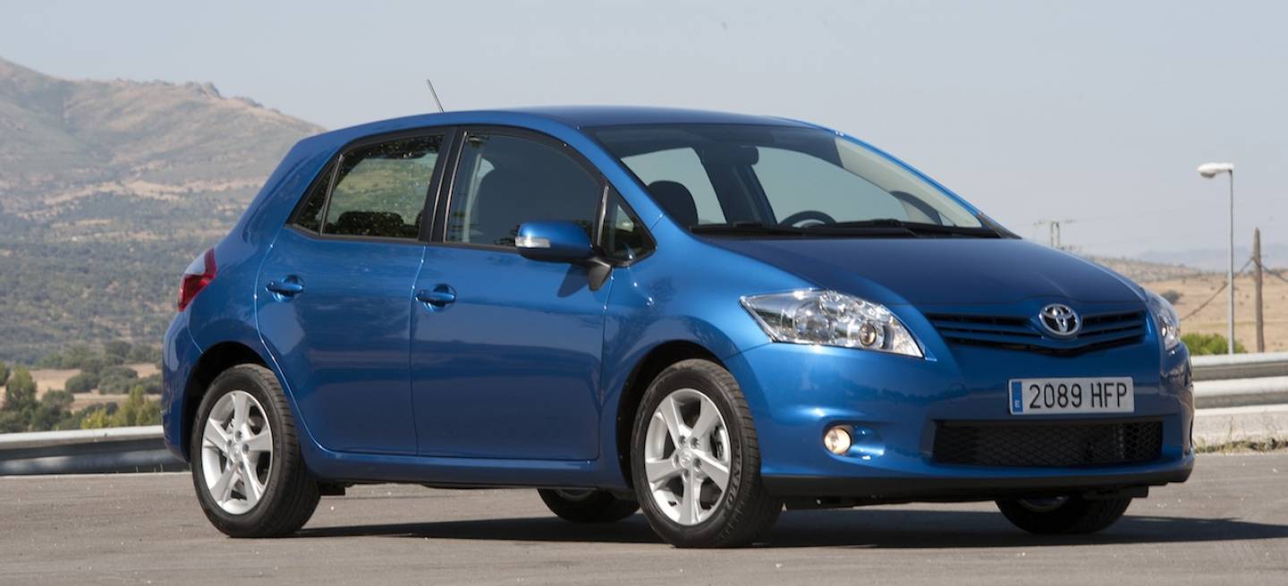 toyota-auris-2011-2