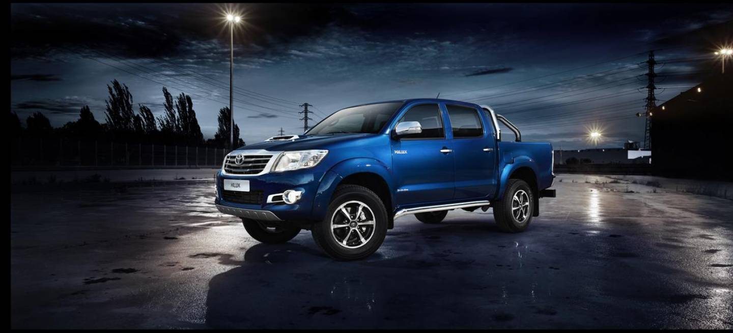 toyota-hilux-invincible-1