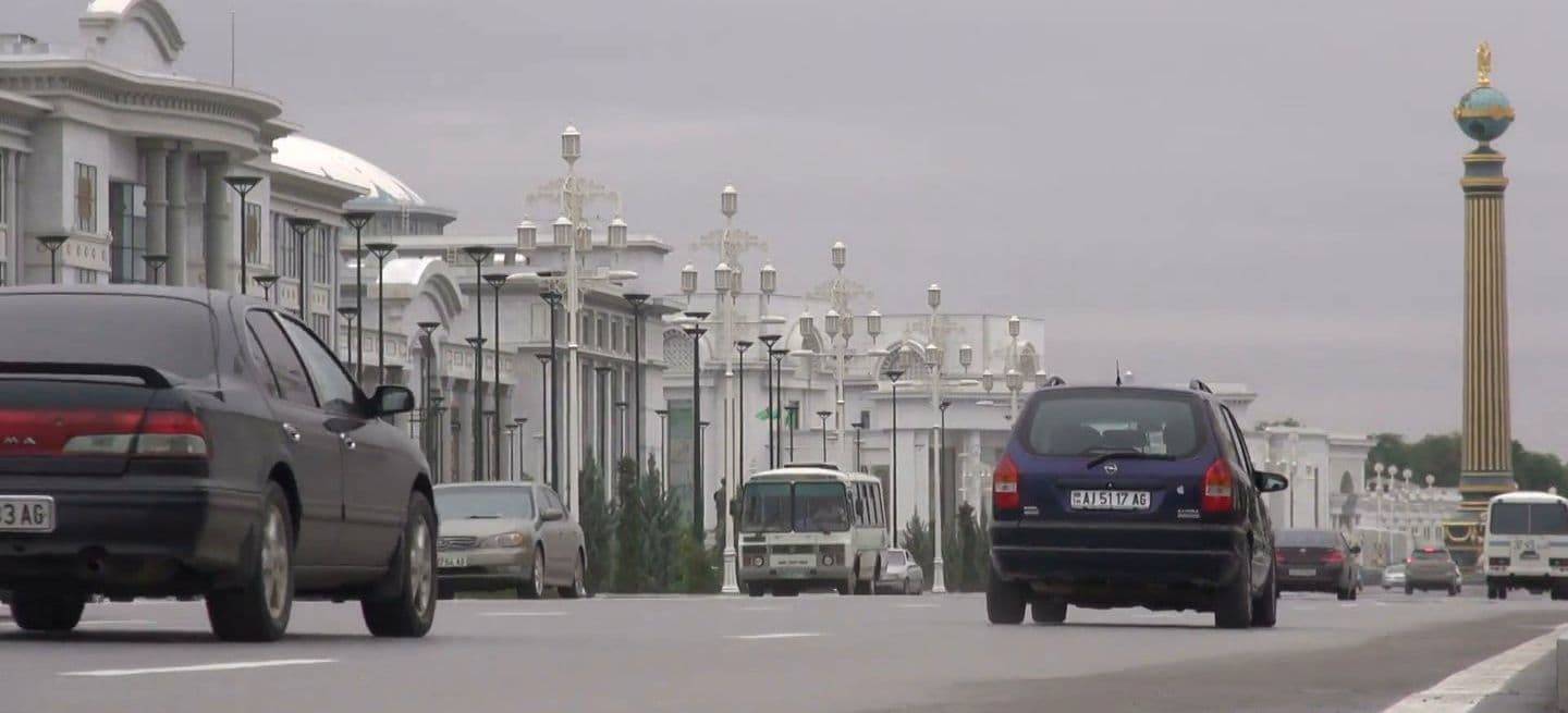 turkmenistan-coches-negros3