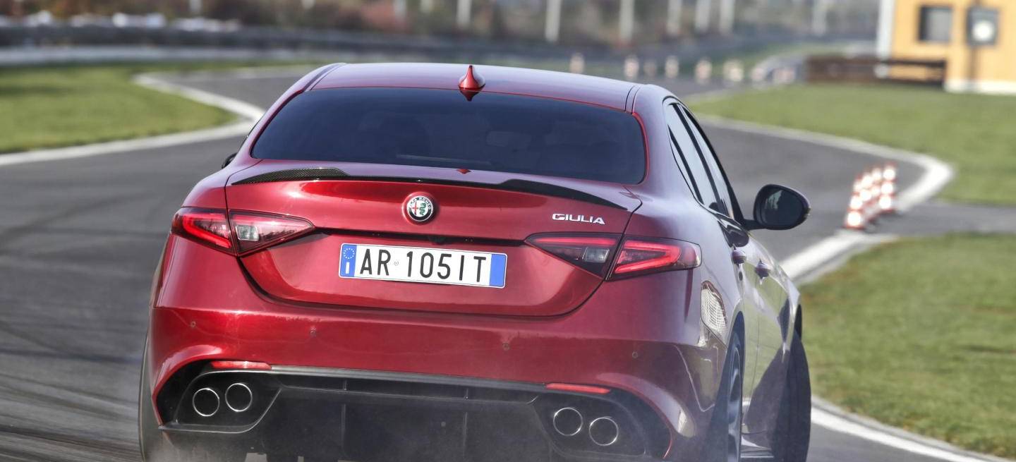video-Alfa-Romeo_Giulia-Quadrifoglio_04