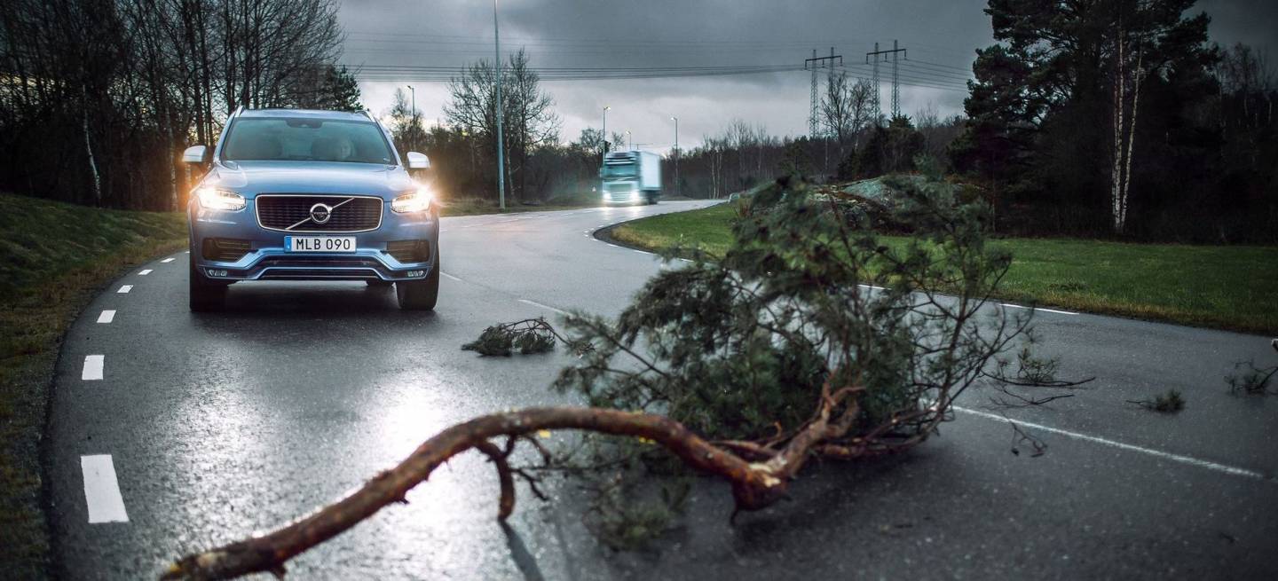 Volvo Cars And Volvo Trucks Share Live Vehicle Data To Improve Traffic Safety Volvo Cars And Volvo Trucks Share Live Vehicle Data To Improve Traffic Safety