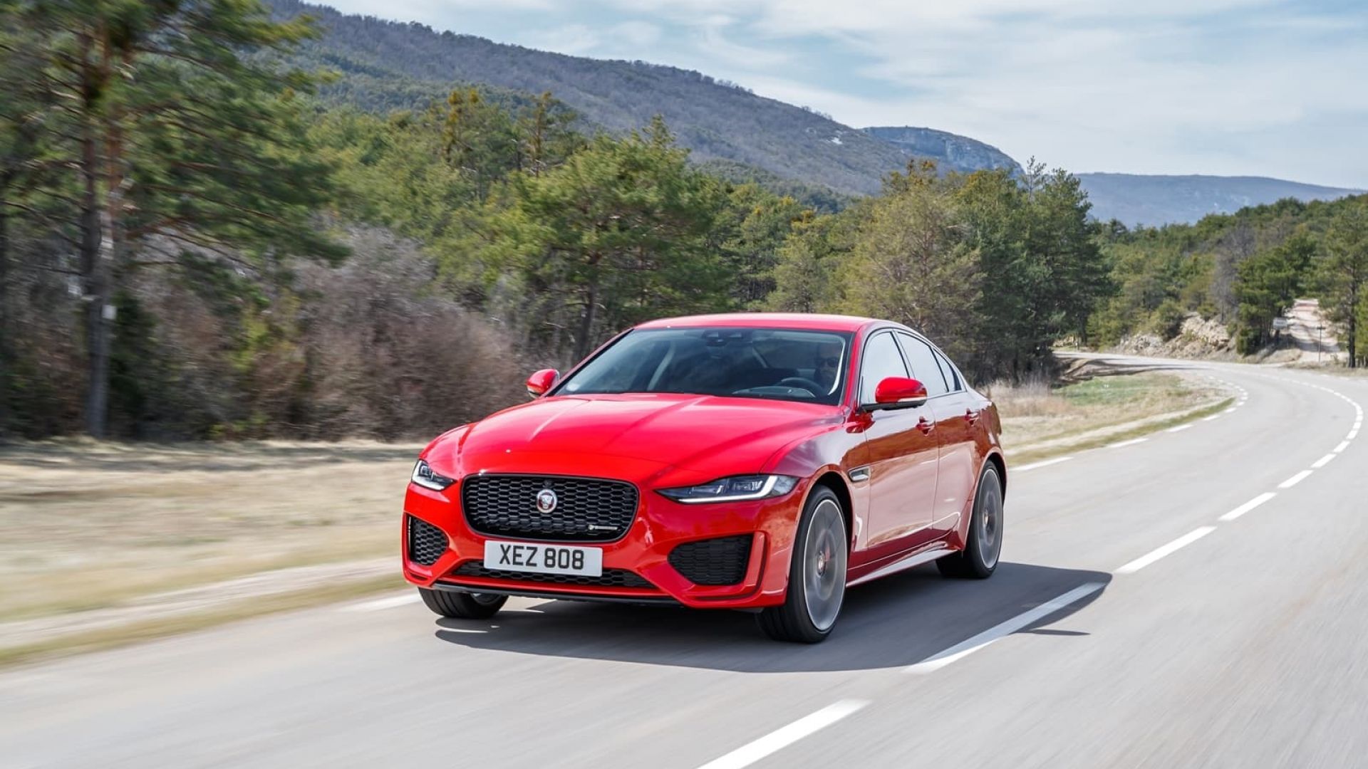 [Imagen: jaguar-xe-2020-0419-003_1920x1600c.jpg]