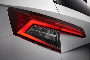 skoda-karoq-2017-ficha-1_375x.jpg