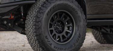 Rin y neumático robustos, específicos para terrenos difíciles, Chevrolet Silverado.