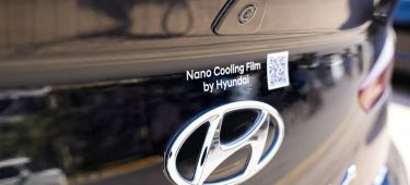Vista del innovador Nano Cooling Film de Hyundai aplicado en la carrocería.