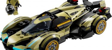 Réplica LEGO detallada de vehículo deportivo, incluye figura conductora.