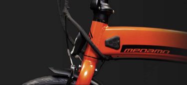 Vista parcial de la e-bike Megamo Executive mostrando el cuadro y detalle de marca.