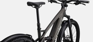 Vista lateral de la bicicleta eléctrica Specialized Turbo Tero 4.0 en color negro.